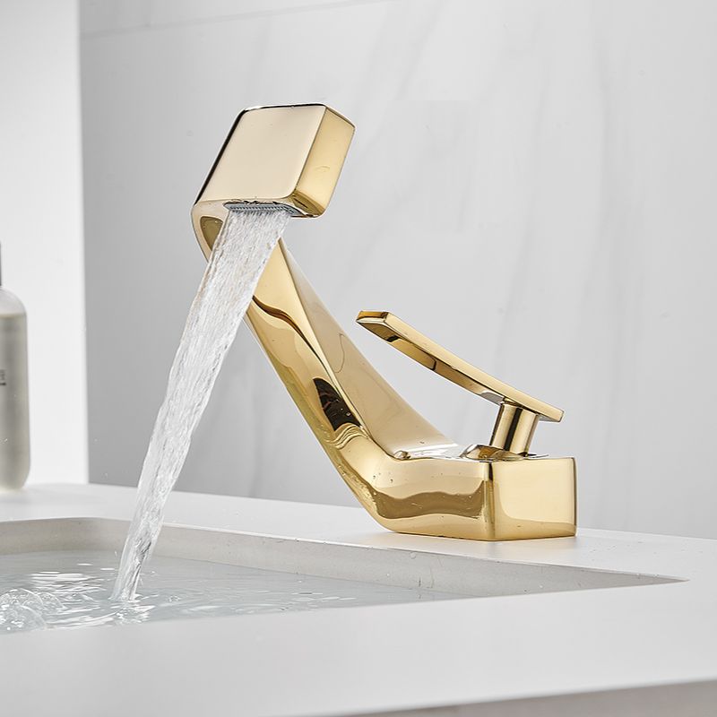 robinet-mitigeur-lavabo-penche-design-dore-531.jpg - Robinet de cuisine
